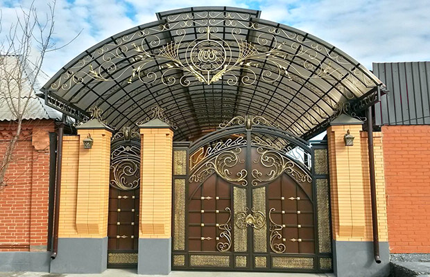 Купить или заказать ворота для дома с навесом - стильные и надежные решения для вашего участка в Сергиевом Посаде от 42110 руб | ВоротМастер-Сгп